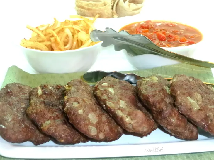 Плескавица ( балканский гамбургер) с соусом айвар: шаг 13