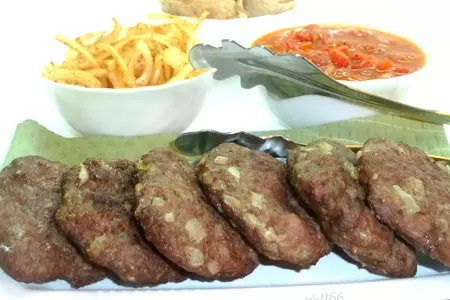Плескавица ( балканский гамбургер) с соусом айвар: шаг 13