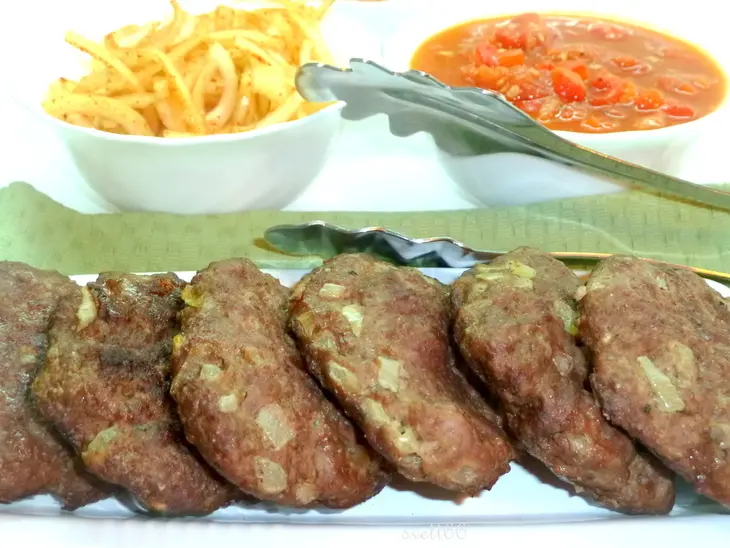 Плескавица ( балканский гамбургер) с соусом айвар: шаг 14