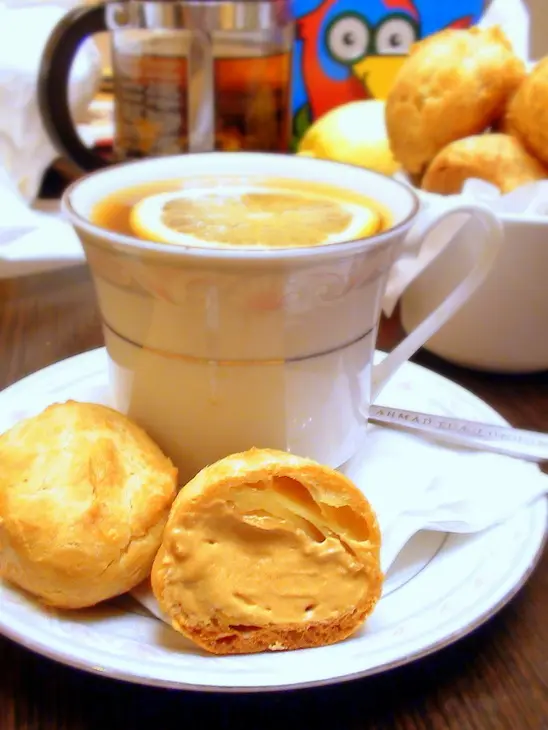 Эклерчики, заполненные масляным кремом, с варёной сгущёнкой для ларисы l@r@4ka..: шаг 2