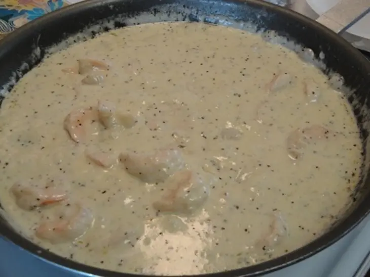 Паста пенне с сыром,креветками и гребешками: шаг 6