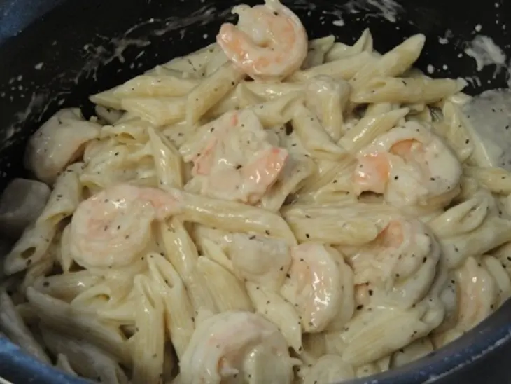 Паста пенне с сыром,креветками и гребешками: шаг 7
