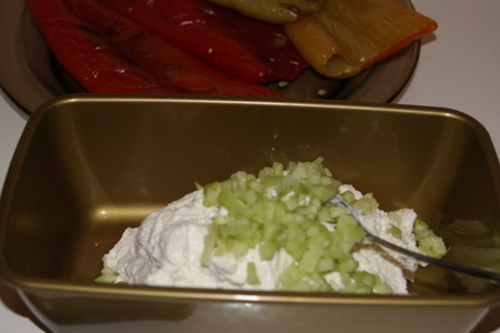 Перец с острым сырным салатом (πιπεριεσ με τυροκαυτερη σαλατα): шаг 3