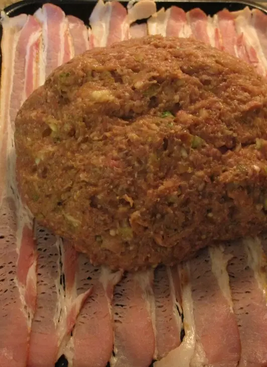 Мясной хлебец  для хеллоуина    " египтянин": шаг 2