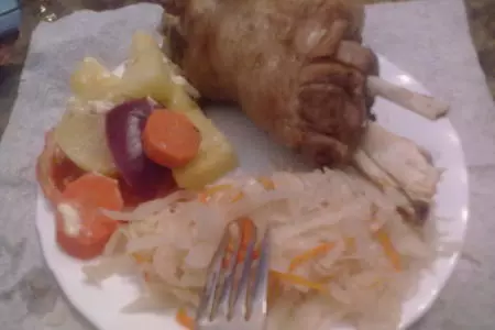 Свиная рулька,запеченная с квашеной капустой+овощи,запеченные в фольге: шаг 9