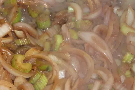 Кролик с куриной печенью и шампиньонами.: шаг 6