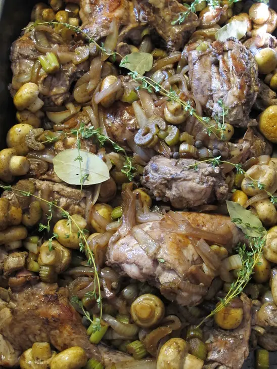 Кролик с куриной печенью и шампиньонами.: шаг 8