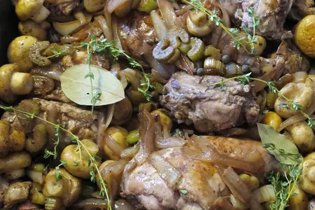 Кролик с куриной печенью и шампиньонами.: шаг 8