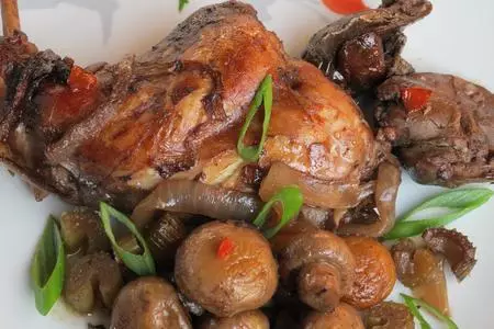 Кролик с куриной печенью и шампиньонами.: шаг 9