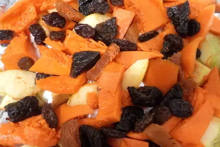 Тыква запеченная с яблоками и сухофруктами .: шаг 1