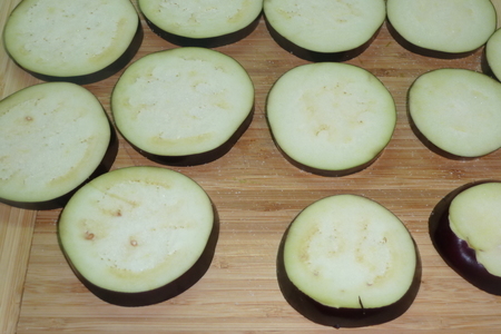 Телятина в сырной панировке, запеченная с баклажанами, картофелем и помидорами.: шаг 3