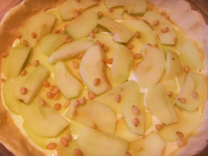 Творожный тарт с яблоками и кедровыми орешками.: шаг 3