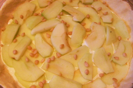 Творожный тарт с яблоками и кедровыми орешками.: шаг 3