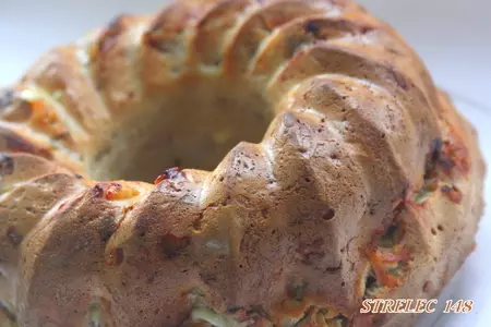 Кекс "юлиана" с говядиной, рокфором и чесночным соусом.: шаг 9