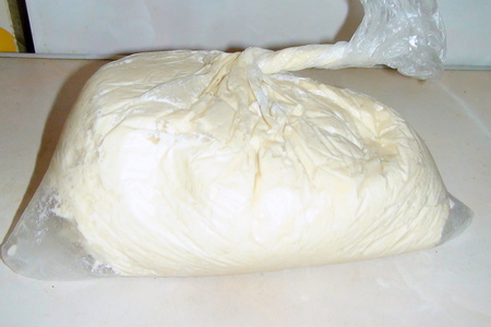 Жареные пирожки из творожного теста с начинкой из ветчины и сыра.: шаг 2