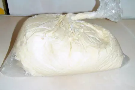 Жареные пирожки из творожного теста с начинкой из ветчины и сыра.: шаг 2
