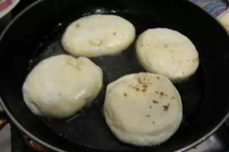 Пирожки домашние, жареные с печенью: шаг 11