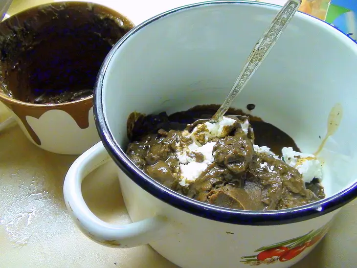 Шоколадно-твороженный кекс с изюмом и орехами.: шаг 2