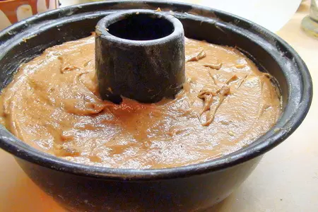 Шоколадно-твороженный кекс с изюмом и орехами.: шаг 5