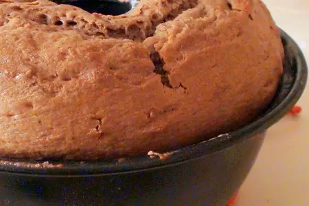 Шоколадно-твороженный кекс с изюмом и орехами.: шаг 6