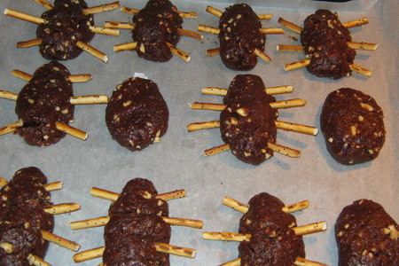 Шоколадно-ореховые пауки-печенье(вариант).: шаг 3