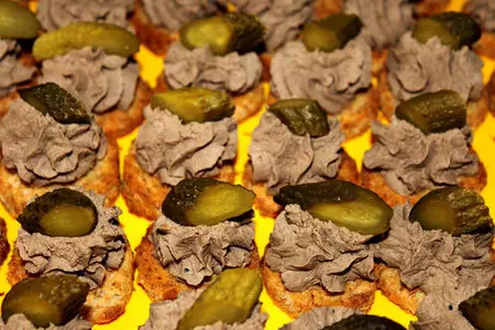 Парфе из куриной печени на хрустящих хлебных таллерах: шаг 2