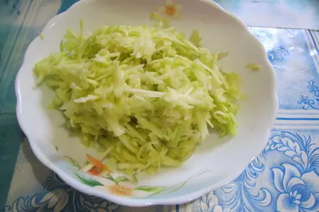 Морковные оладушки фаршированные яблочком (для всех и детей, которые не любят морковь): шаг 6
