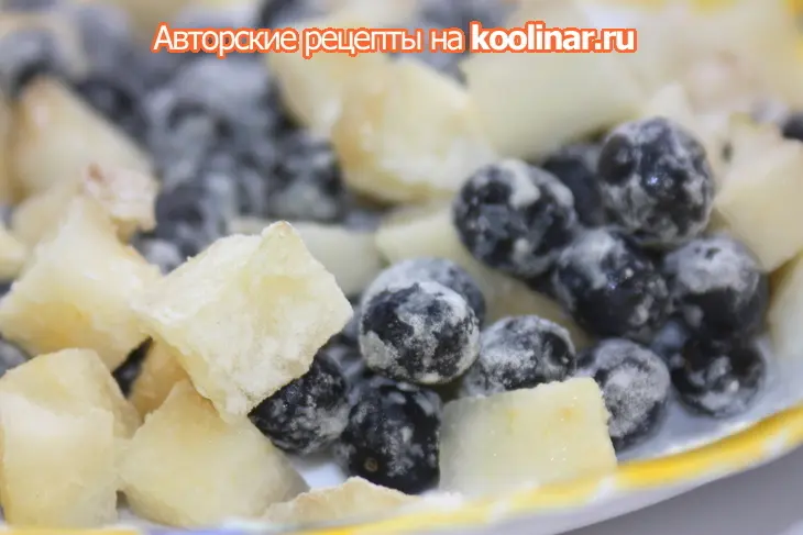 Кексы "встреча" с голубикой и грушей.: шаг 4