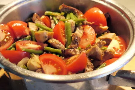 Рагу из свинины со стручковой фасолью и грибами: шаг 2
