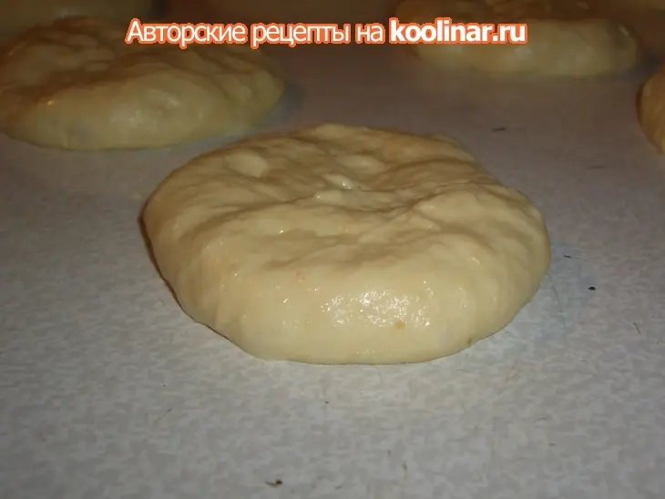 Пирожки с квашеной капустой и грибами: шаг 10