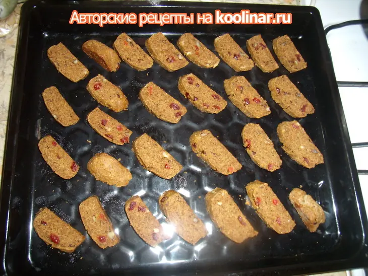 Цельнозерновые бискотти с орехами и сухофруктами: шаг 2