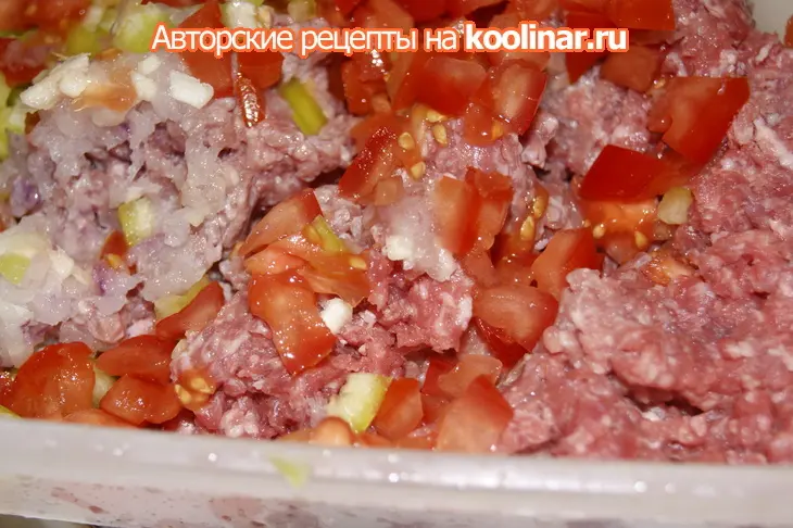 Биточки из фарша с овощами и грибным соусом: шаг 1