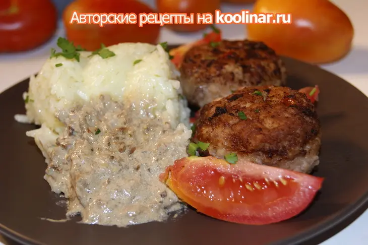 Биточки из фарша с овощами и грибным соусом: шаг 6
