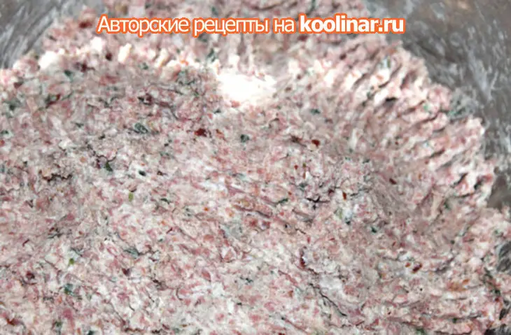 Крендельки из слоёного теста с начинкой из ветчины с соусом из моцареллы: шаг 5