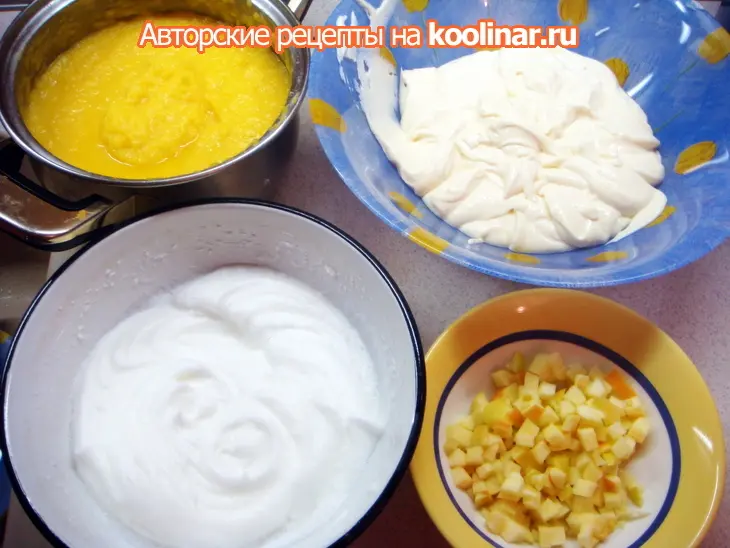 Запеканка с творожком, яблочком и нежным тыквенным суфле (дуэль).: шаг 2