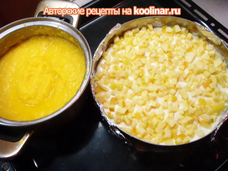 Запеканка с творожком, яблочком и нежным тыквенным суфле (дуэль).: шаг 3
