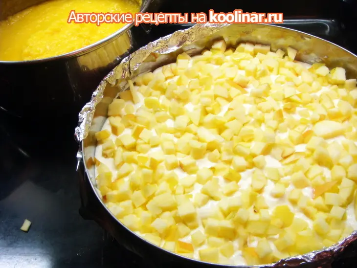 Запеканка с творожком, яблочком и нежным тыквенным суфле (дуэль).: шаг 4