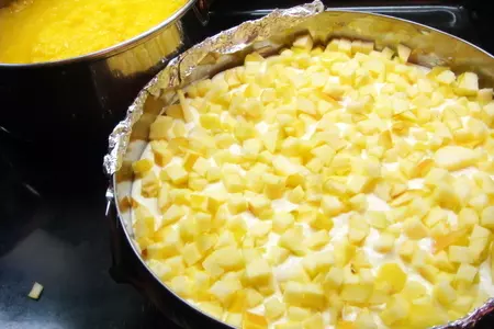 Запеканка с творожком, яблочком и нежным тыквенным суфле (дуэль).: шаг 4