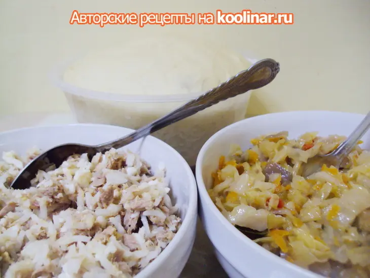 Пирожки с тунцом, рисом и яйцом.: шаг 7