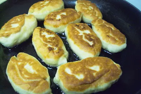 Пирожки с тунцом, рисом и яйцом.: шаг 8