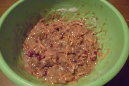 Маффины с морковью, клюквой и орехами: шаг 5