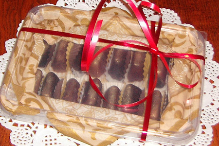 Конфеты шоколадные несладкие "наша жизнь" и полусладкие "скажи, чииииз", а также бонусная шоколадка: шаг 8