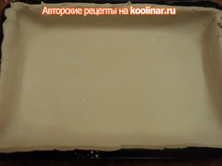 Открытый пирог с лососем и двумя видами сыра: шаг 1
