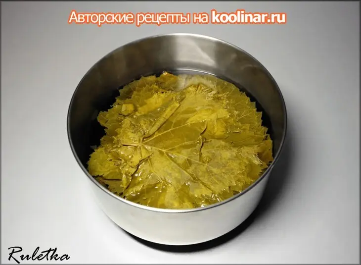 Виноградные листья фаршированные бараниной и булгуром под мятным соусом: шаг 2