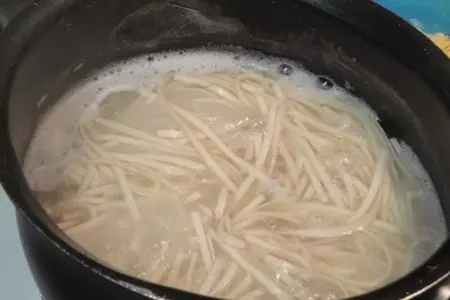 Японский мясной суп с пастой: шаг 4