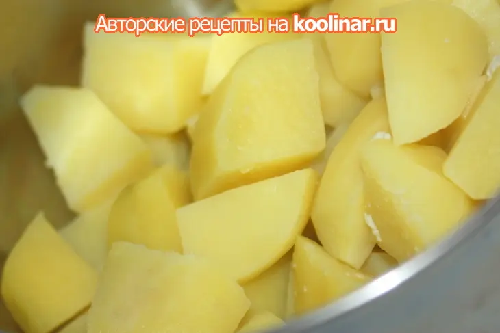 Лепешки с творогом, адыгейским сыром и картофелем: шаг 1
