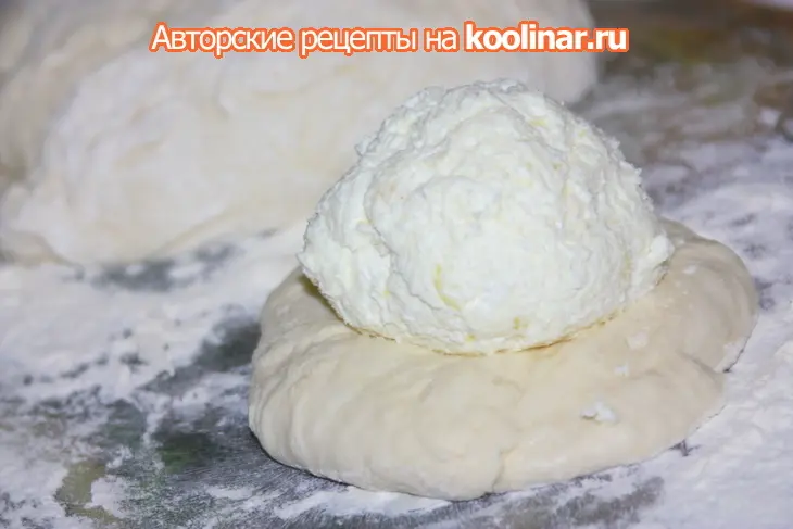 Лепешки с творогом, адыгейским сыром и картофелем: шаг 4