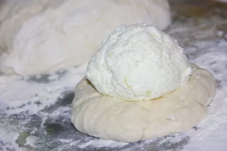 Лепешки с творогом, адыгейским сыром и картофелем: шаг 4