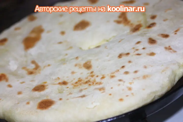 Лепешки с творогом, адыгейским сыром и картофелем: шаг 6