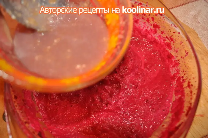 Сельдь под муссом из свеклы: шаг 4